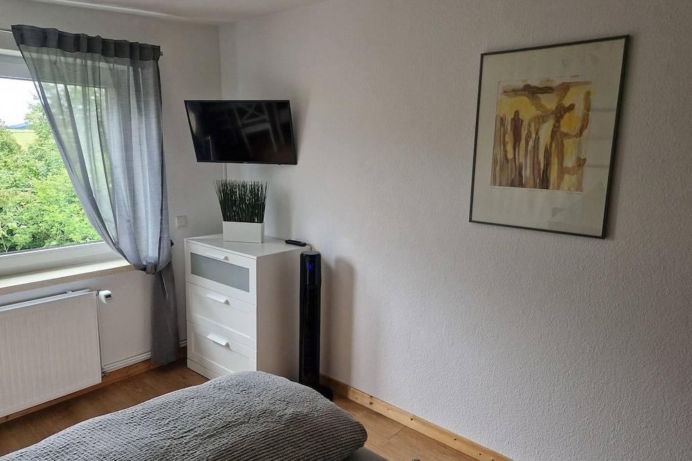 Gemütliches Ferienhaus am Hennesee mit Terrasse und Ausblick in die Natur in Meschede, Hochsauerlandkreis