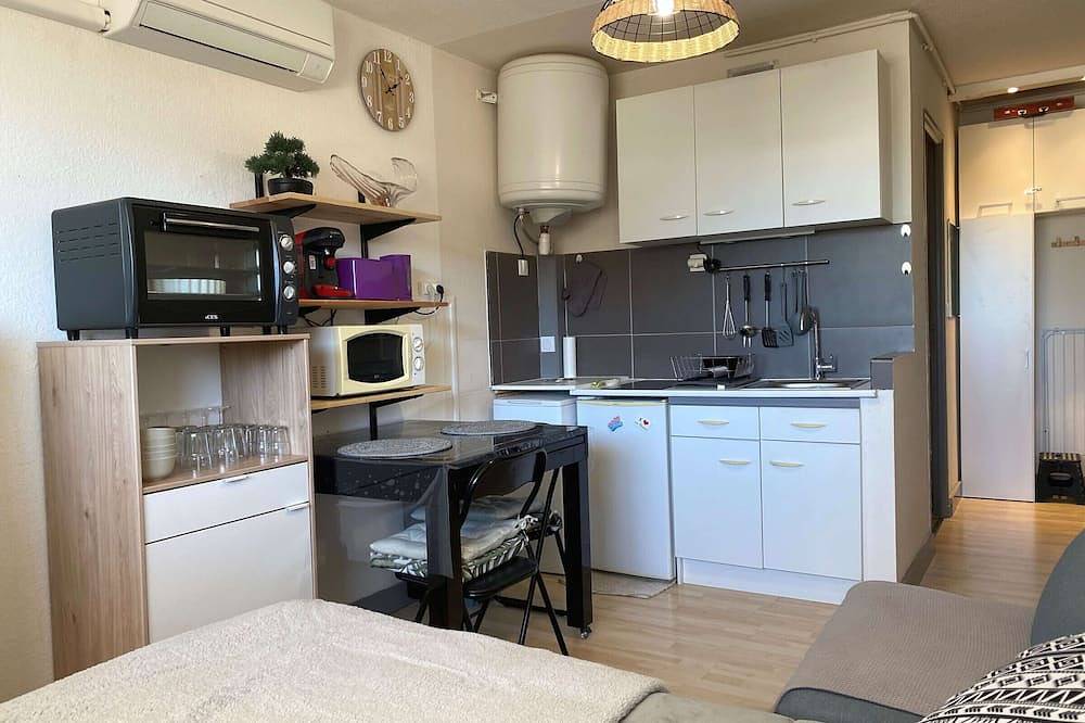 Entire apartment, Comfortable studio with air conditioning and wifi in Balaruc-les-Bains in Balaruc-les-Bains, Côte d'Améthyste