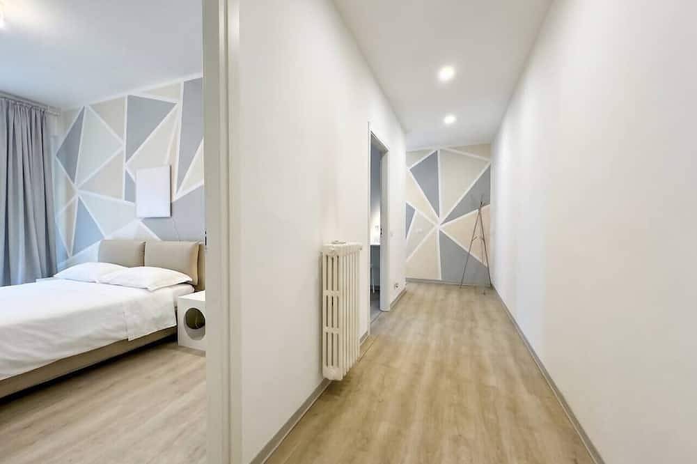 Appartamento intero, Centro & Leonardo: Trilocale Moderno con Balcone in Sesto Calende, Comune di Sesto Calende