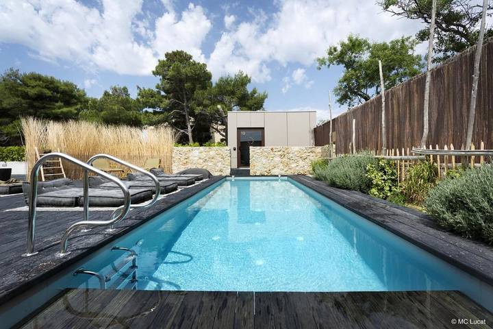 Hôtel pour 2 personnes, avec terrasse et piscine, animaux acceptés