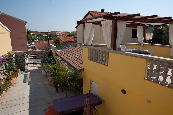 Ganze Wohnung, 1-Zimmer-Ferienwohnung mit Terrasse Poljana, Ugljan A-8523-e in Plaža Poljana, Poljana