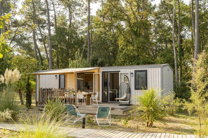 Camping pour 6 personnes, avec jardin et piscine, animaux acceptés