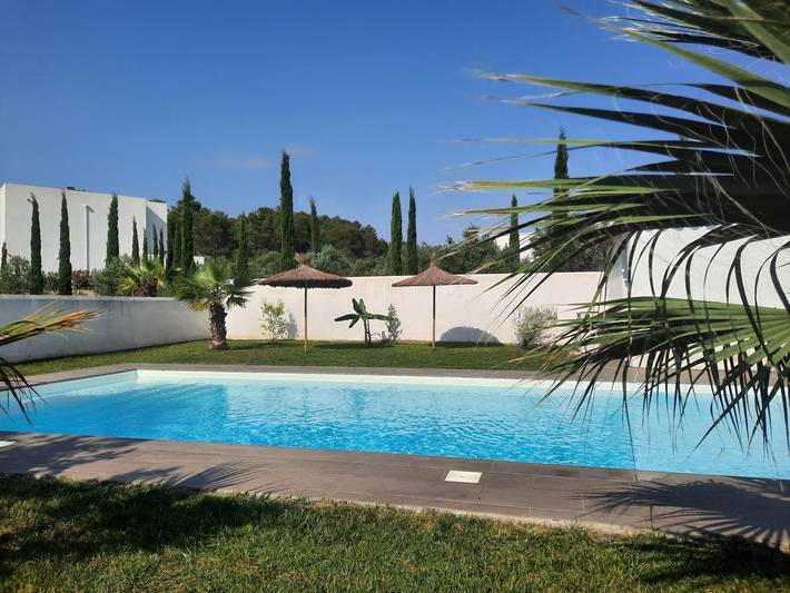 Gîte pour 4 personnes, avec Terrasse ainsi que Jardin et Piscine