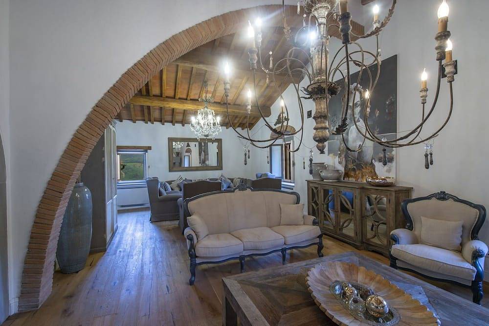 Villa in Panzano In Chianti mit 7 Schlafzimmern 14 Schlafplätzen in Panzano In Chianti, Chianti