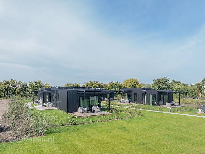 Ferienhaus für 24 Personen, mit Balkon/Terrasse und Whirlpool sowie Terrasse und Sauna in Scharendijke