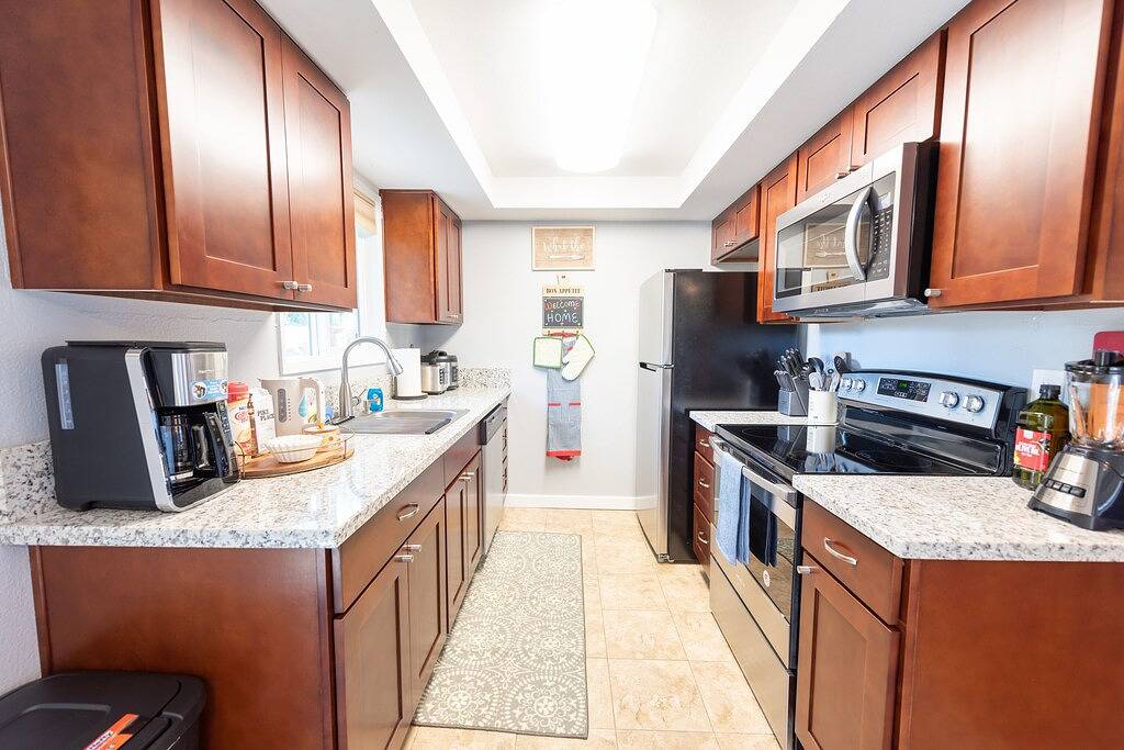 Ganze Wohnung, Helle * Private * Stilvolle 2Br Wohnung mit umzäuntem Hof in der Nähe des Washington Square in Tigard, Washington County (OR)