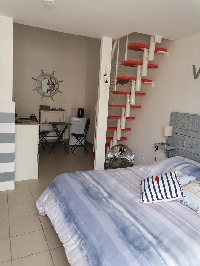Double Room in Gémozac, Région de Saintes