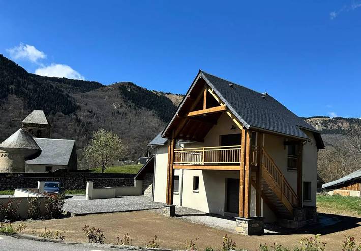 Villa pour 8 personnes, avec Balcon et Terrasse ainsi que Jardin et Vue dans les Hautes-Pyrénées