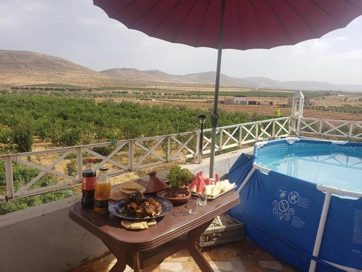 Location de vacances pour 11 personnes, avec vue et jardin dans Ain Cheggag - 2