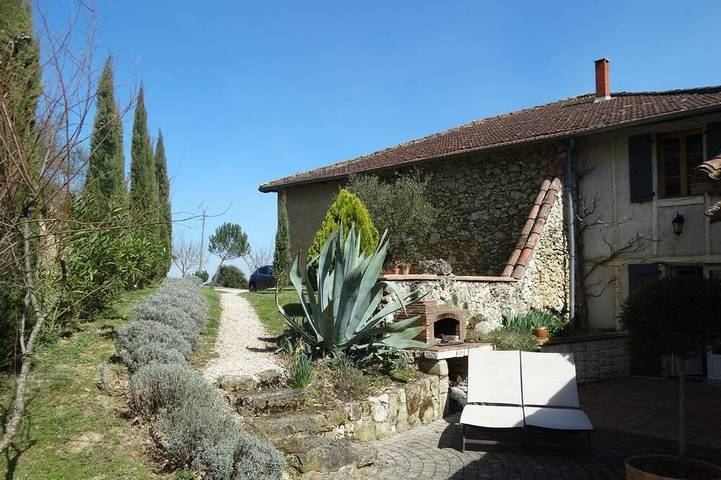Location de vacances pour 4 personnes, avec Terrasse et Jardin à Betcave-Aguin
