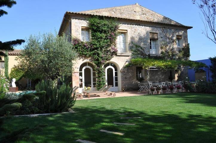 Location de vacances pour 4 personnes, avec jardin à Torroella de Fluvià - 2