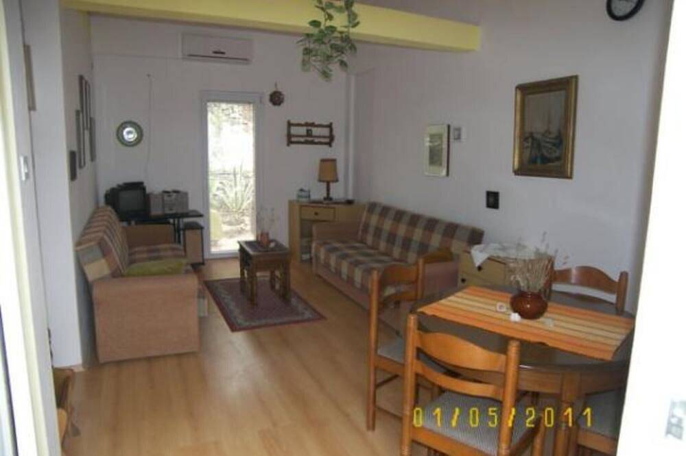 Ganze Wohnung, Apartments Zlatko -One Bedroom apartment with sea view A2 +2 in Prvić Luka, Dalmatinische Inseln