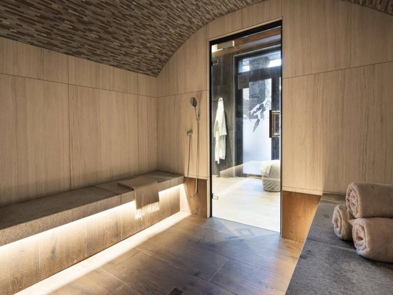 Entire apartment, Apartment in Les Contamines with Spa Access in Les Contamines-Montjoie, Pays du Mont-Blanc