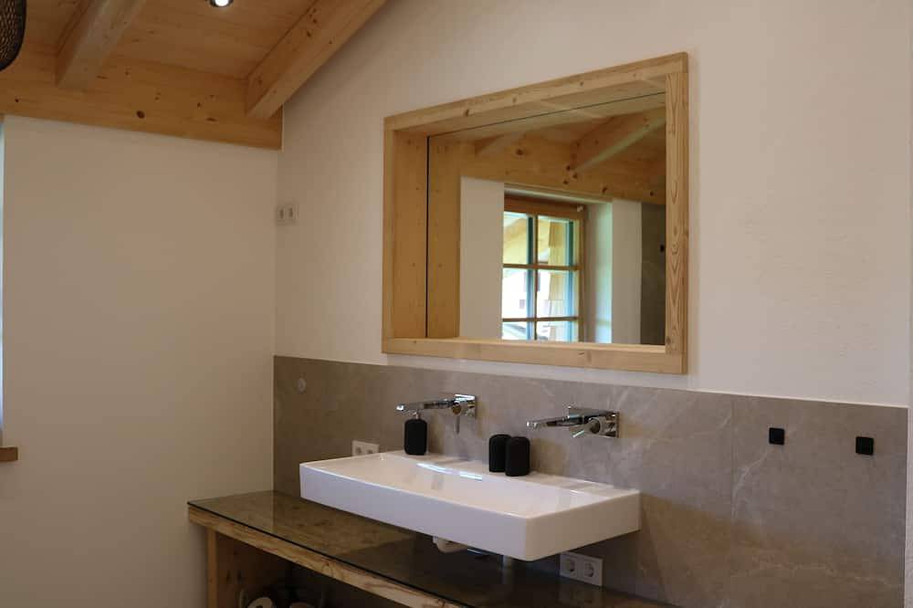 Ganze Wohnung, Ferienwohnung 90 qm mit zwei separaten Schlafzimmern in Petting, Rupertiwinkel