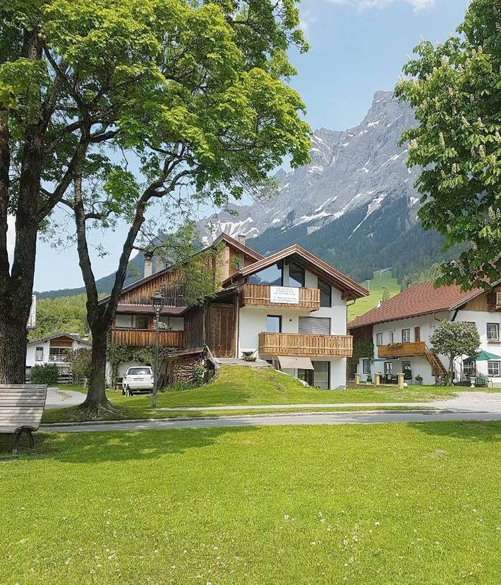 Ferienwohnung für 2 Personen, mit Terrasse und Garten in Ehrwald