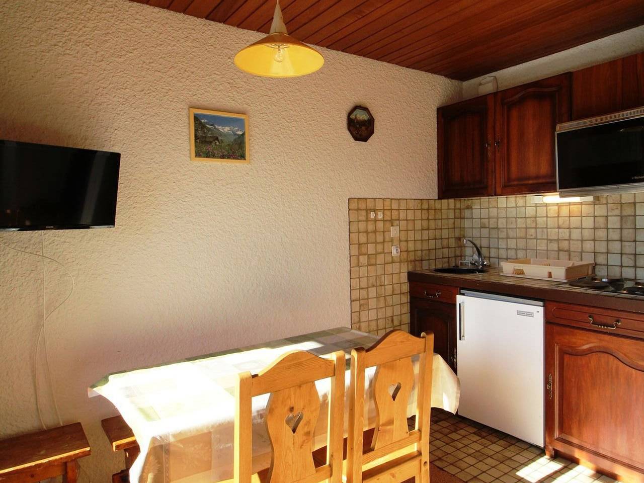 Appartement entier, Studio cabine au pied des pistes avec balcon et parking gratuit, proche commerces - Auris en Oisans in Auris, Parc national des Écrins