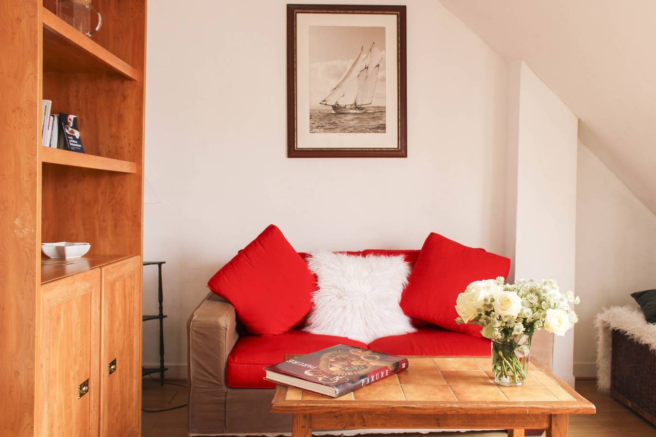 Appartamento intero, Apartment with balcony under the roofs of Paris in 3rd Arrondissement, Parigi
