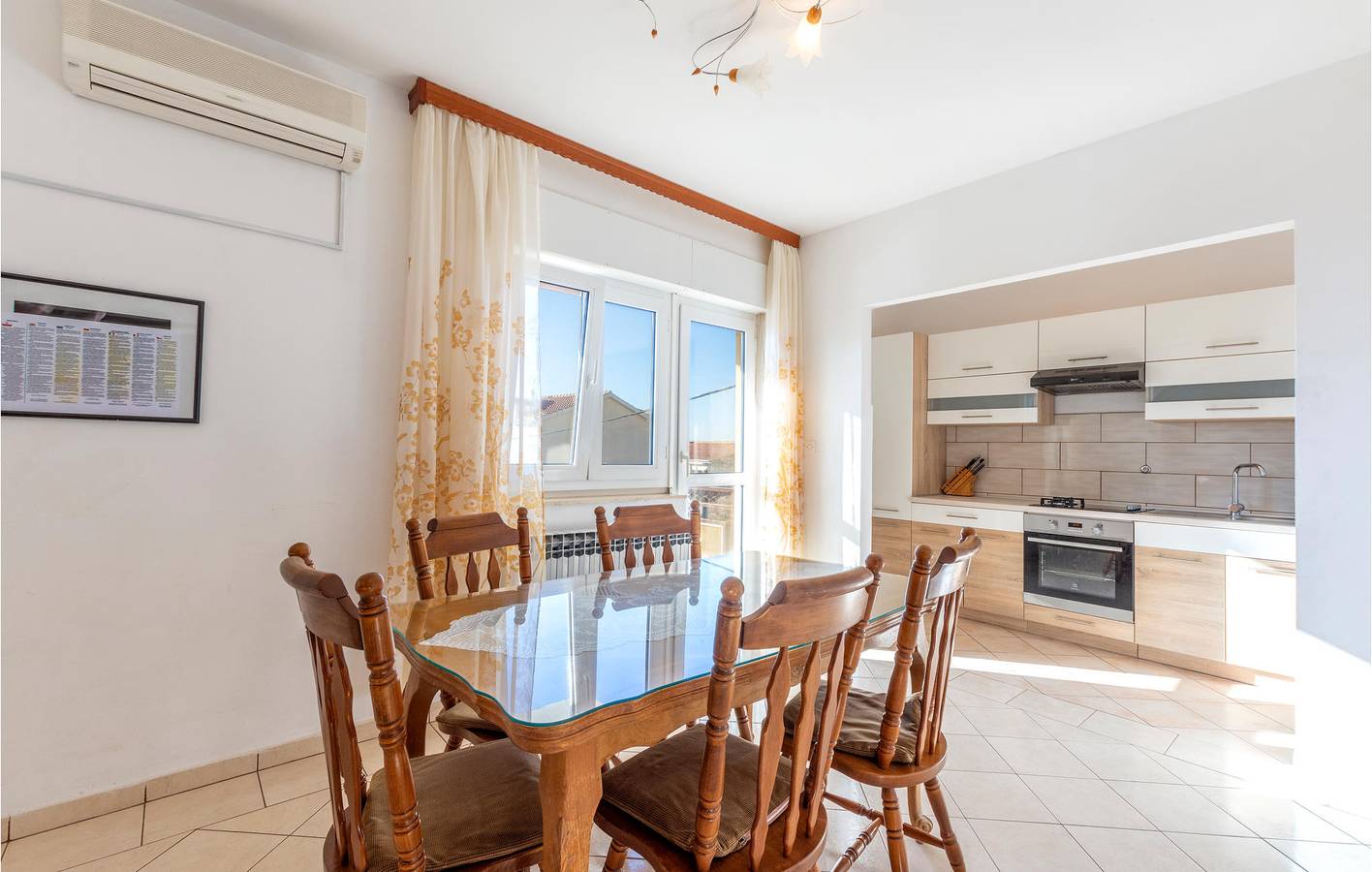 Ganze Ferienwohnung, Ferienwohnung für 6 Personen mit Terrasse in Kastel Luksic, Kaštela