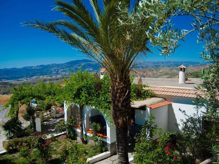 Apartamento para 8 personas, con Terraza y Jardín en Válor