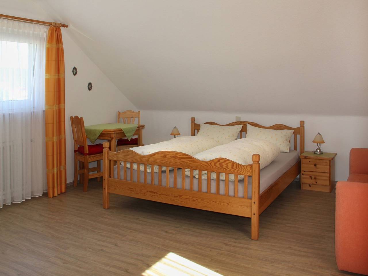 Ganze Wohnung, Ferienwohnung 'Kaiserstuhlblick' mit Balkon und Wi-Fi in Burkheim, Vogtsburg im Kaiserstuhl