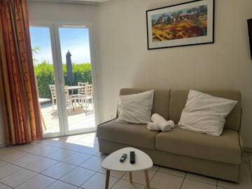 Gîte pour 4 personnes, avec terrasse et piscine à Châteauneuf-sur-Isère