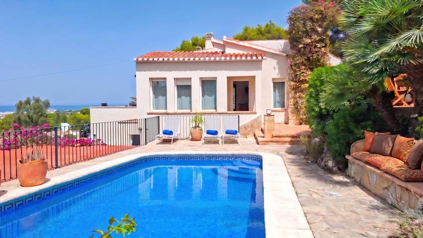 Apartamento para 6 personas, con Vistas al mar además de Jardín y Piscina en Montgó
