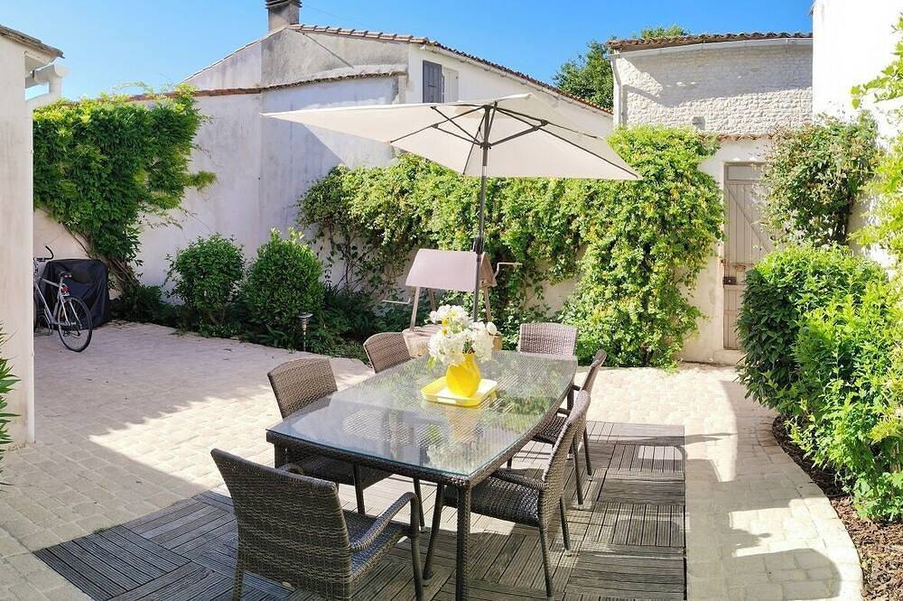 Maison Rétaise plage , centre ville à 5minutes   jardin plein sud sans vis à vis in Le Bois-Plage-en-Ré, Île de Ré
