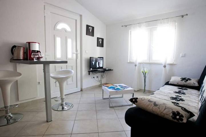 Apartament wakacyjny dla 3 osób, z basen i balkon w Pisak