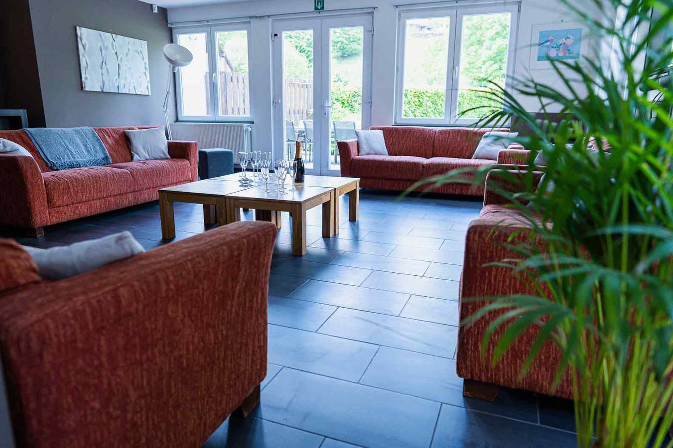 Prachtig gelegen 32 pers. accommodatie met ruime tuin en bosrijk uitzicht in de Ardennen in Vresse-sur-Semois, Regio Namur