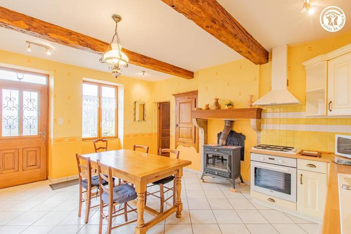 Gîte pour 13 personnes, avec jardin et terrasse à Tancon