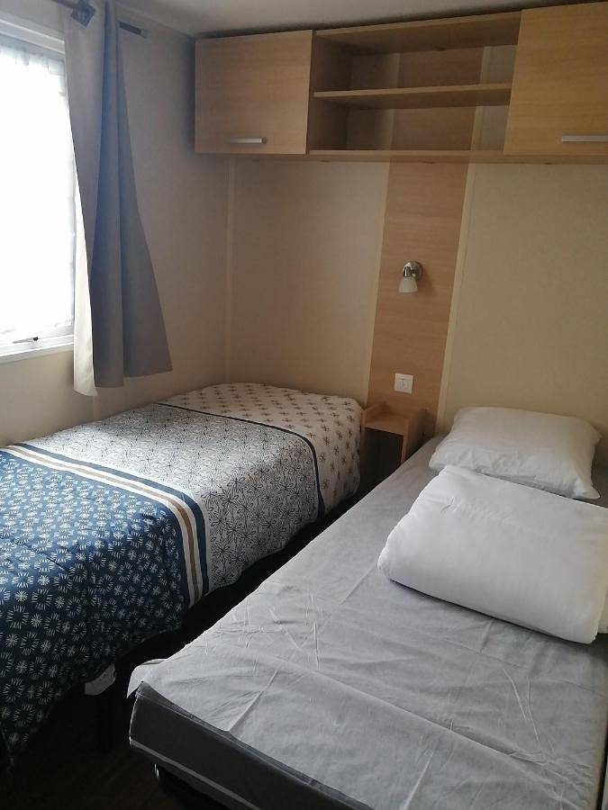 Camping pour 6 personnes, avec jardin ainsi que jacuzzi et piscine à Brem-sur-Mer - 4