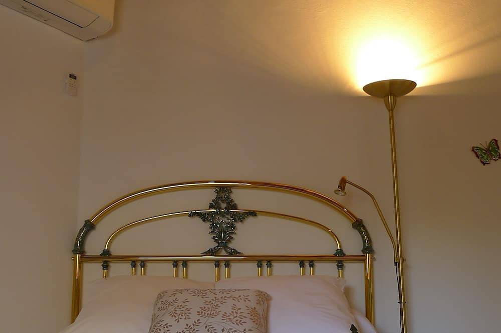 Entire apartment, Cozy studio for two in La Zubia, Granada Province