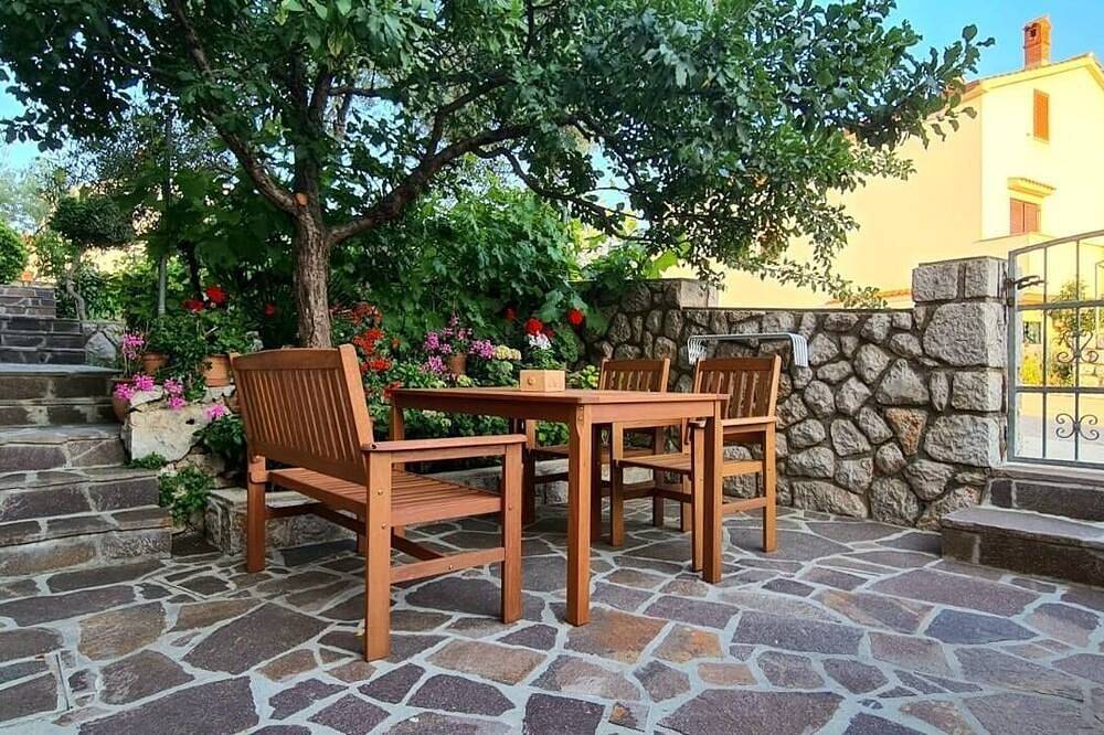 Ganze Wohnung, 1-Zimmer-Ferienwohnung mit Terrasse Cres in Cres Stadt, Cres