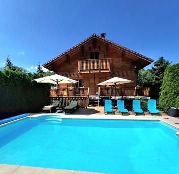 Maison de campagne pour 8 personnes, avec piscine et sauna ainsi que jardin et vue, animaux acceptés à Le Thillot