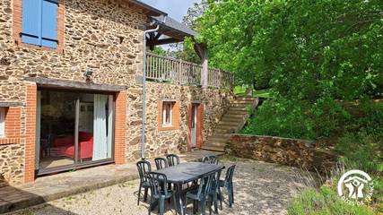 Gîte pour 8 personnes, avec terrasse ainsi que jacuzzi et sauna à Paulinet