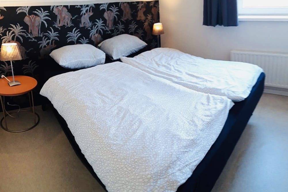 Cozy vacation home on the beautiful coast of Zeeland for 5 people in Hoofdplaat, Zeeuwse Kust