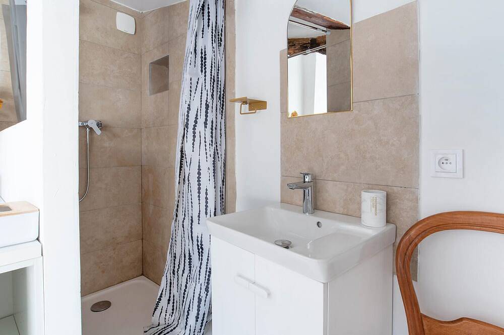 Entire apartment, Studio coeur de ville in Solliès-Pont, Toulon region
