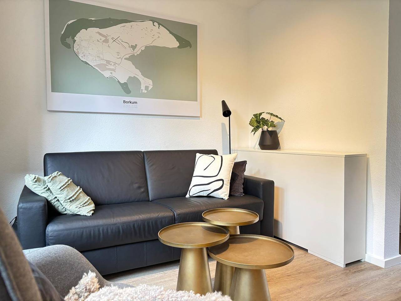Apartamento entero, Entdecken Sie Ihr neues Urlaubsdomizil am Südstrand: Die charmante, geschmackvoll eingerichtete Ferienwohnung Strandfloh mit vielen Annehmlichkeiten, die mit ihrem einladenden Erdgeschoss und dem gemütlichen Obergeschoss zum Verweilen einlädt. in Borkum