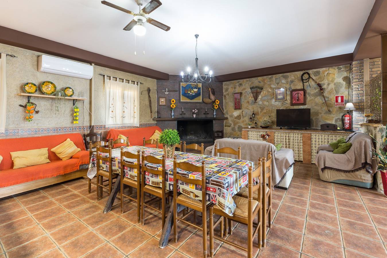 Villa 'Capricho' con vistas a la montaña, Wi-Fi y aire acondicionado in Cieza, Interior de Murcia
