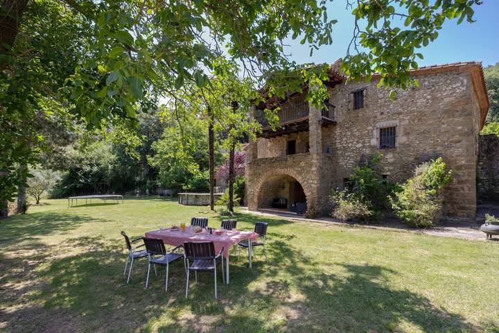 Casa rural para 10 personas, con Terraza además de Jardín y Piscina en Les Planes d'Hostoles