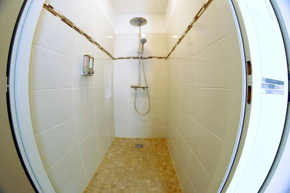 Maisonnette indépendante : spa,piscine intérieure,sauna,hammam in Port-d'Envaux, Région de Saintes