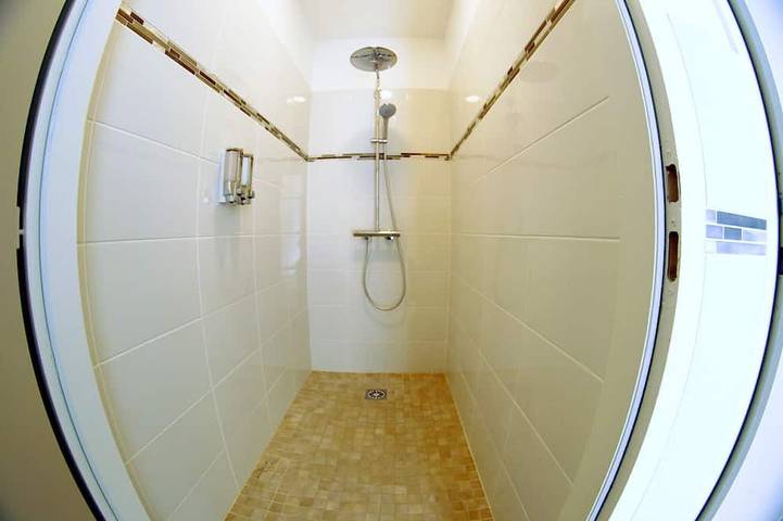 Location de vacances pour 4 personnes, avec terrasse et jardin ainsi que sauna et jacuzzi, animaux acceptés à Port-d'Envaux - 3