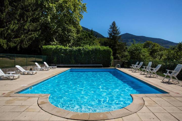 Hôtel pour 3 personnes, avec piscine ainsi que jardin et vue à Saint-Martin-d'Uriage - 2