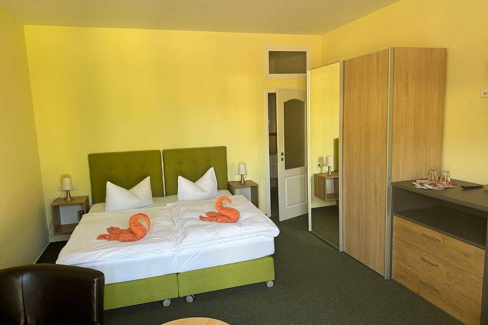 Double room 6 - Bed & Breakfast am Waldgürtel in Forst (Lausitz), Lausitz
