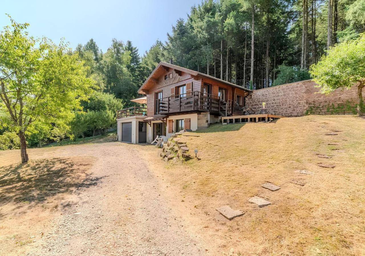 Secret Chalet- Séjour paisible avec vue sur le lac in La Clayette, Région de Charolles