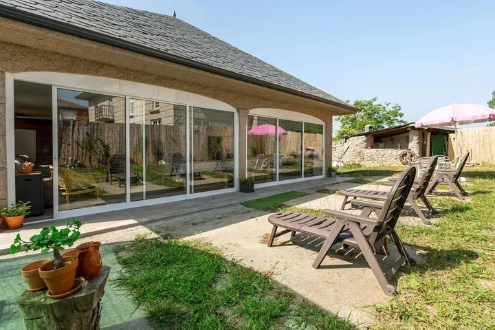 Casa de vacaciones para 10 personas, con jardín y jacuzzi, Se admiten mascotas - 1