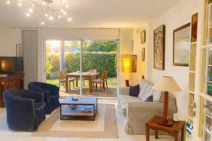 Gîte pour 4 personnes, avec jardin dans Casino de Carnac