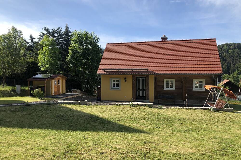 Ferienhaus Emilie zur Alleinnutzung in Ortsrandlage mit Bergblick in Oybin, Zittauer Gebirge