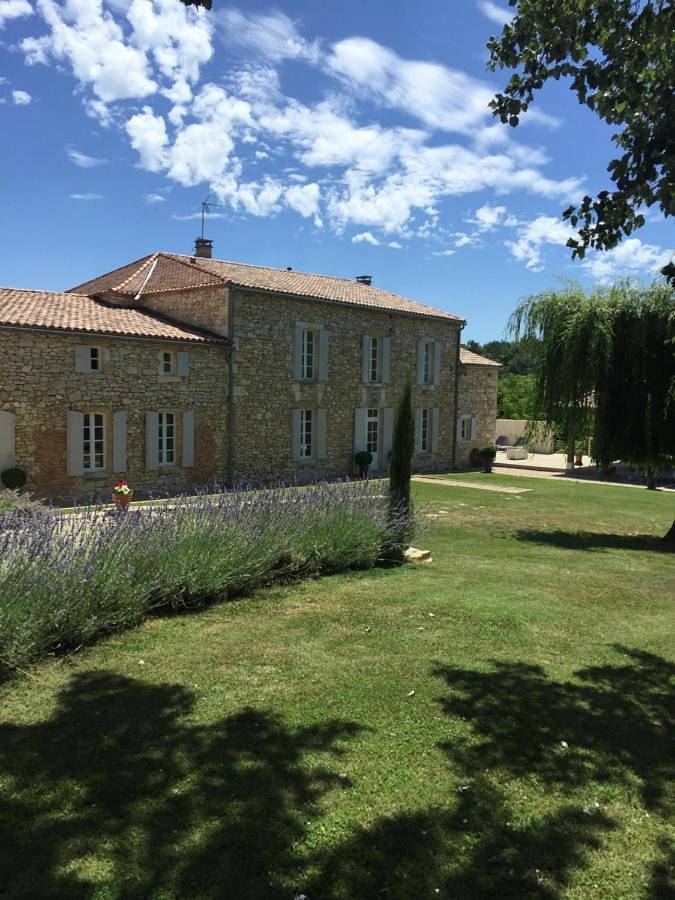 Cottage pour 2 personnes, avec jardin ainsi que vue et piscine à Saint-Quentin-de-Caplong