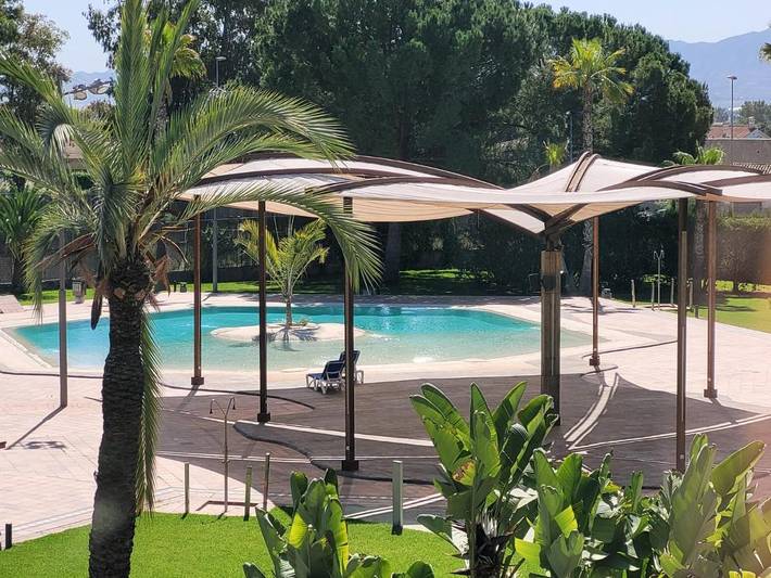 Apartamento para 3 personas, con piscina además de sauna y jardín en Lorca
